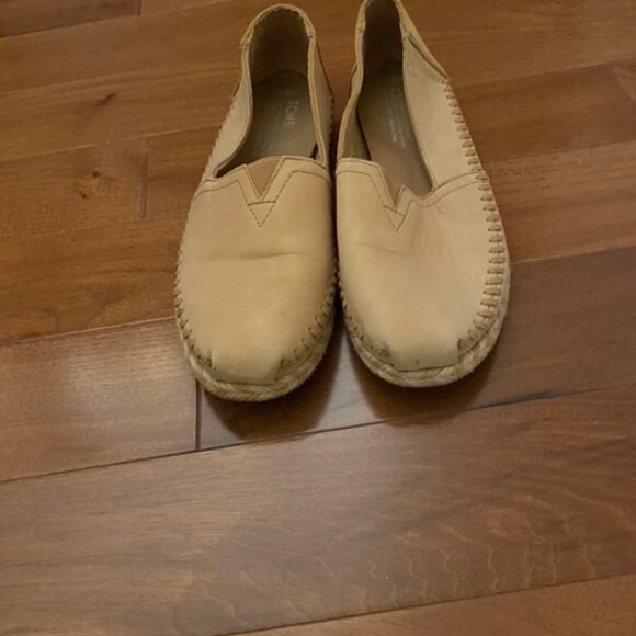 Tom's Slip-Ons Size 7 - Picture 2 of 4